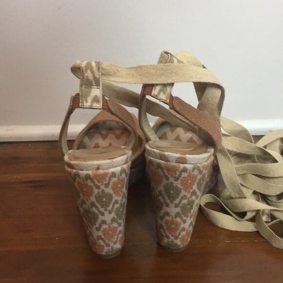 NWOT Theodora & Callum by Stuart Weitzman ankle wrap platform wedge shoes 9 - Picture 3 of 8